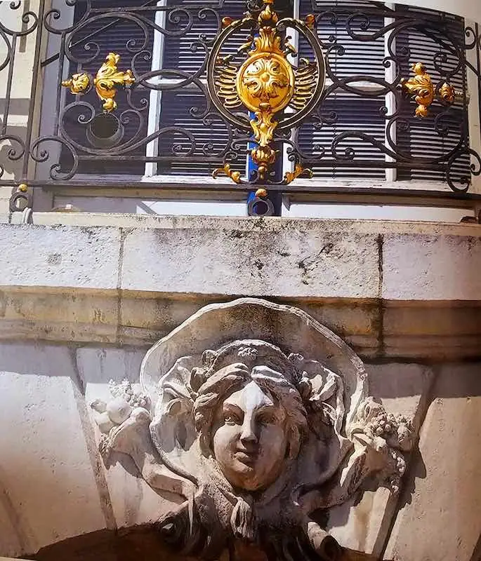 Les Mascarons de Bordeaux : Trésors Sculptés du Patrimoine Bordelais – visite guidée avec GentleGuide