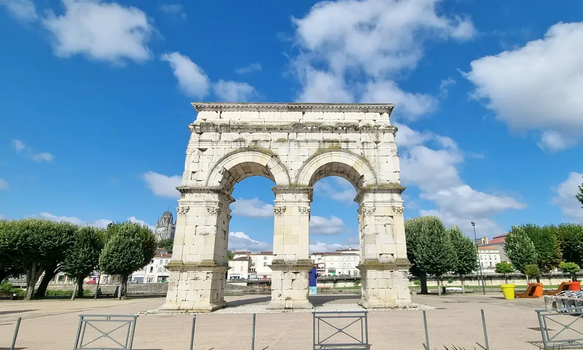 Saintes – la luz de la ciudad Saintes – la luz de la ciudad – visita guiada con Bruno Saint-Clair, GentleGuide